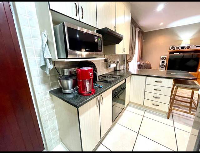 3 BEDROOM TOWNHOUSE FOR SALE IN CHANCLIFF RIDGE